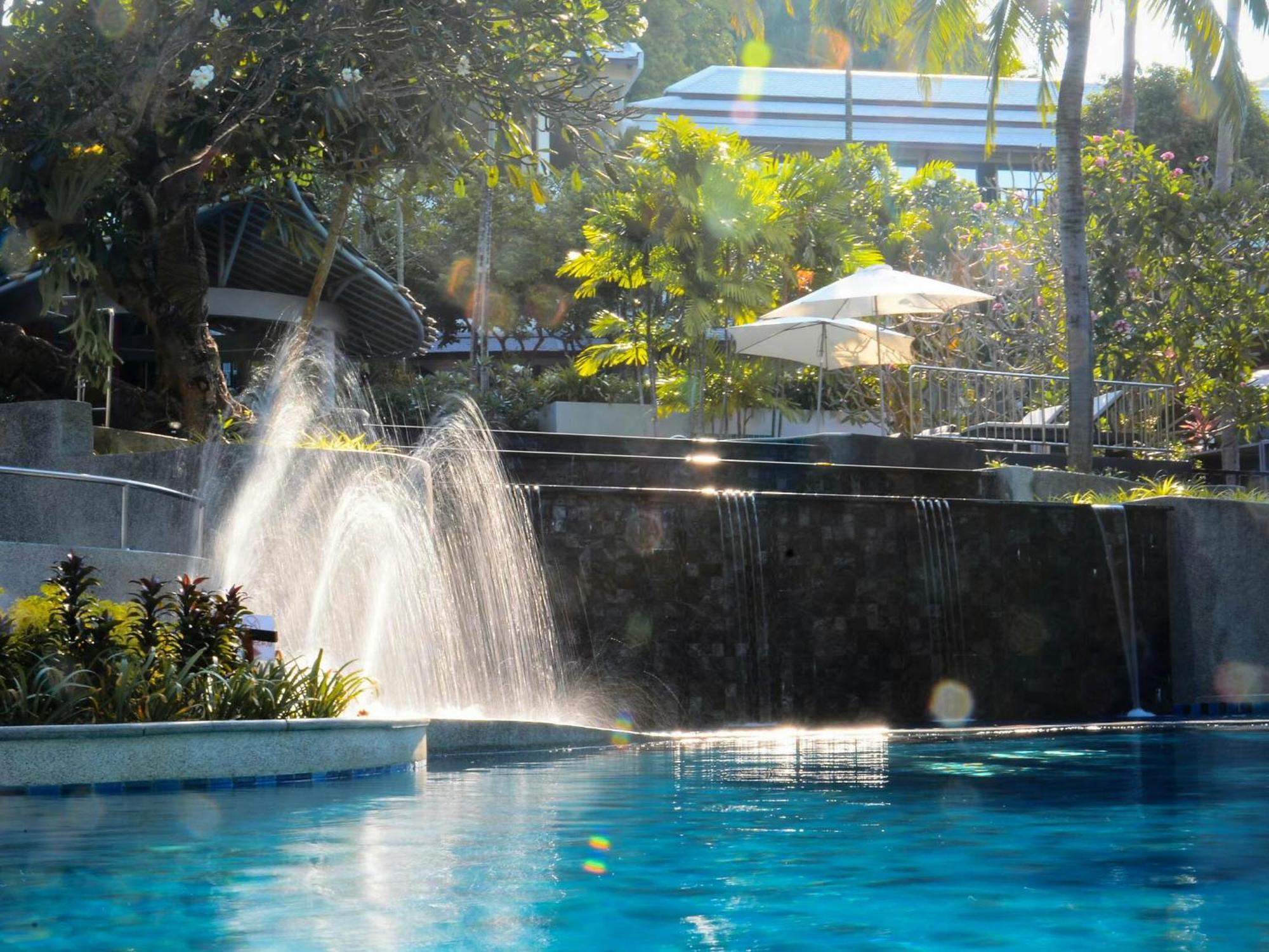 안다만 카나시아 리조트 앤 스파  카타 비치 외부 사진 The pool at the hotel