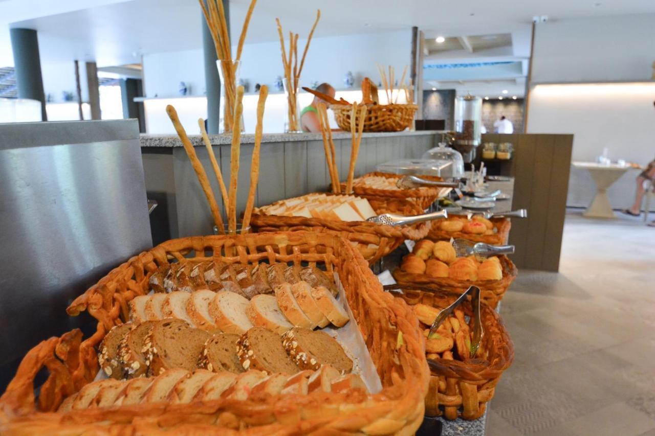 안다만 카나시아 리조트 앤 스파  카타 비치 외부 사진 A bread station at a buffet